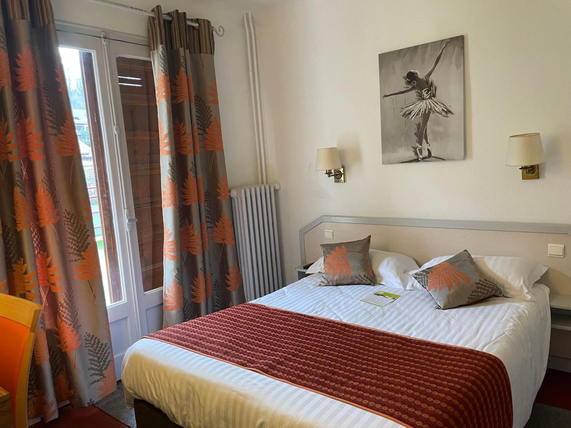 Hotel-Restaurant "Les Rochers" La Balme-de-Sillingy Εξωτερικό φωτογραφία