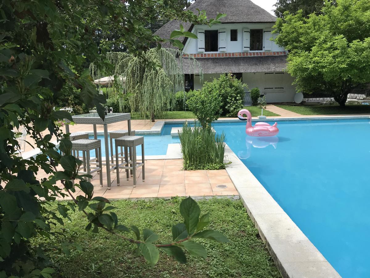 Hotel-Restaurant "Les Rochers" La Balme-de-Sillingy Εξωτερικό φωτογραφία